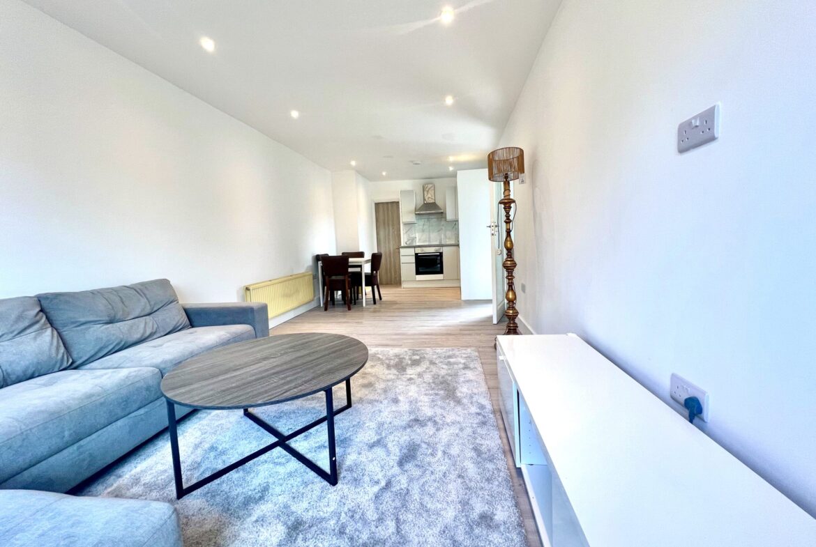 Selborne Gardens, Hendon, NW4 4SH