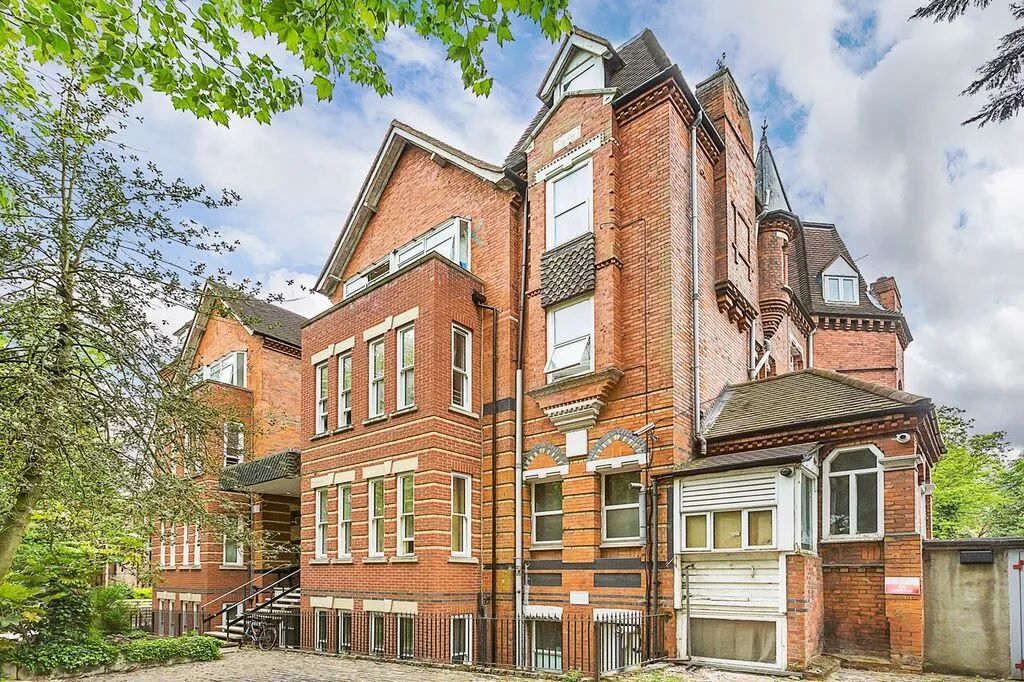 Fitzjohns Ave, Hampstead, London, NW3