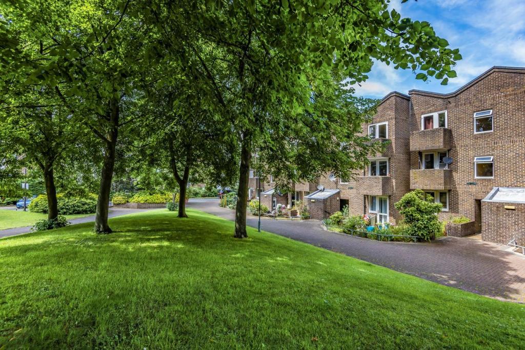 Burlington Close, Maida Vale, London, W9