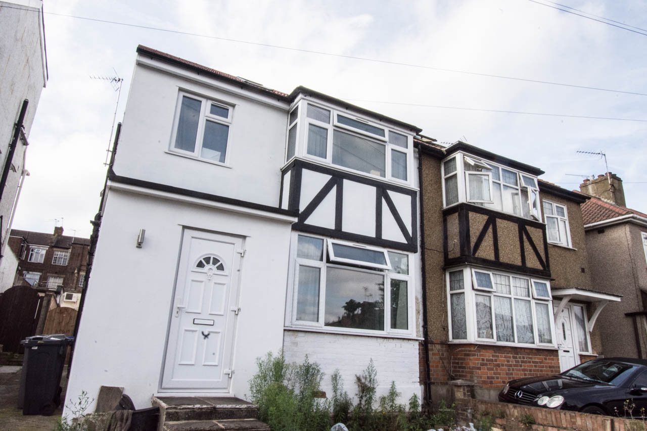 1224 (1) Chartley Avenue, Neasden, NW2 7QY