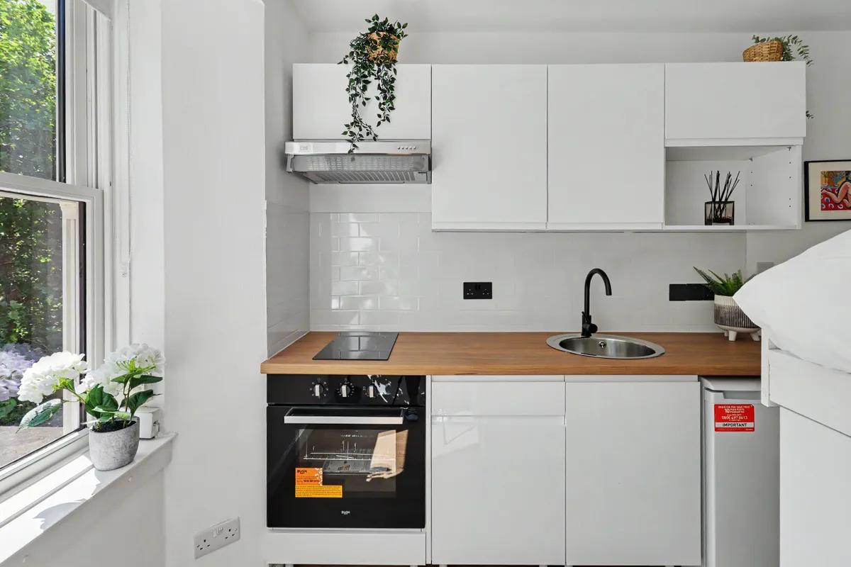 1606-xy4 Fitzjohns Ave, Hampstead, London, NW3