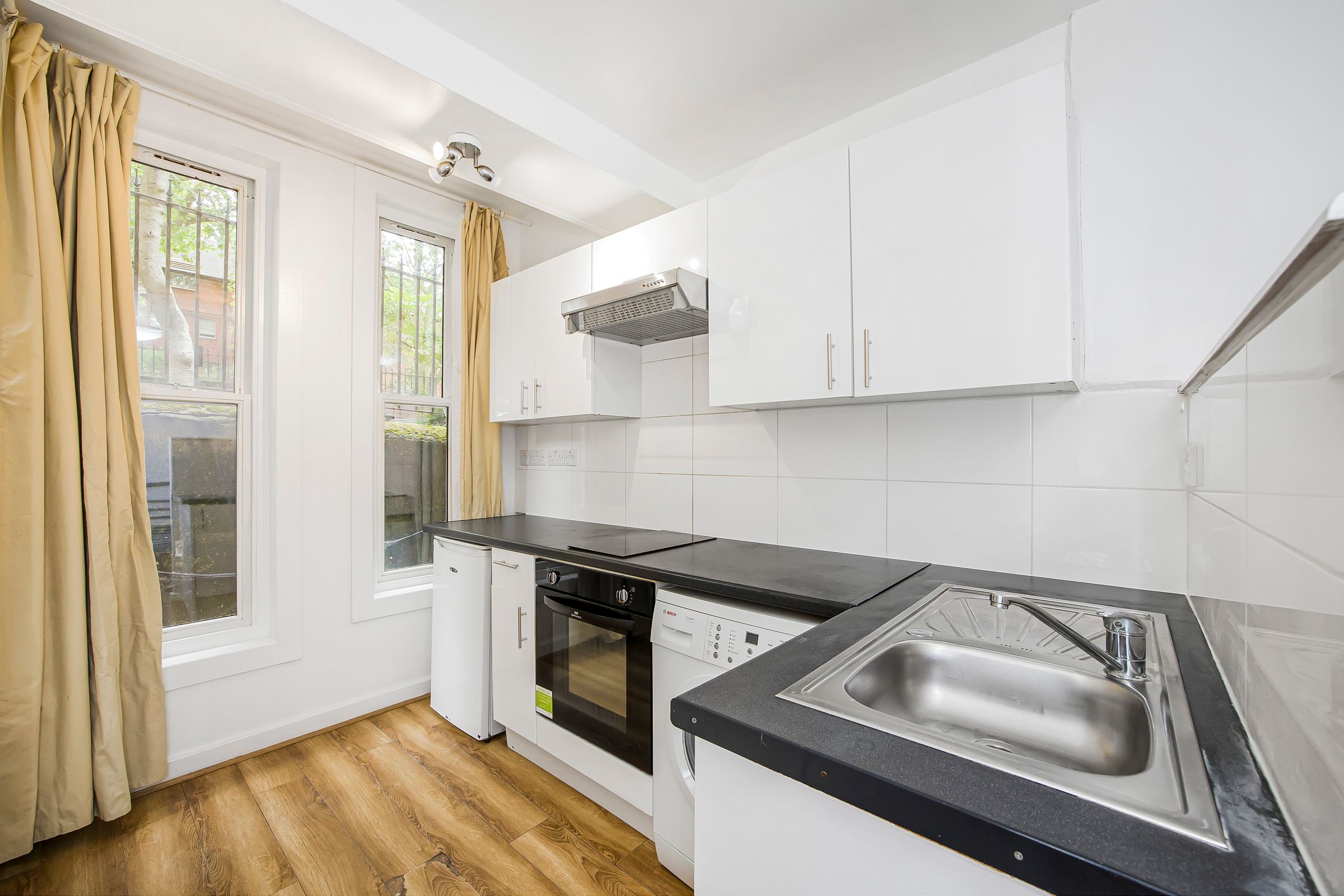 187467a6ff4fe58e78b349734c02227c5f6bc7d8 Fitzjohns Ave, Hampstead, London, NW3