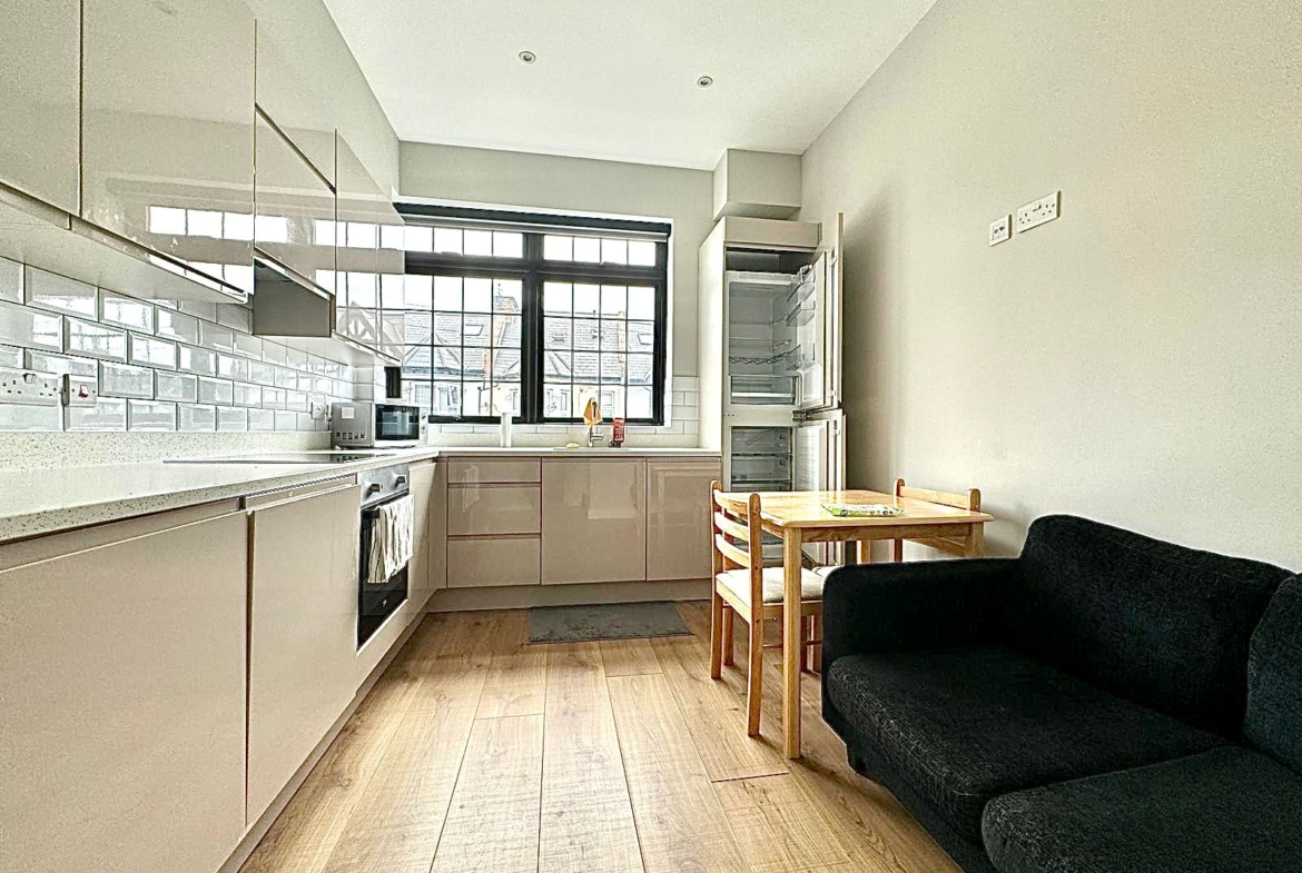 Oakland Road, Crickelwood, NW2