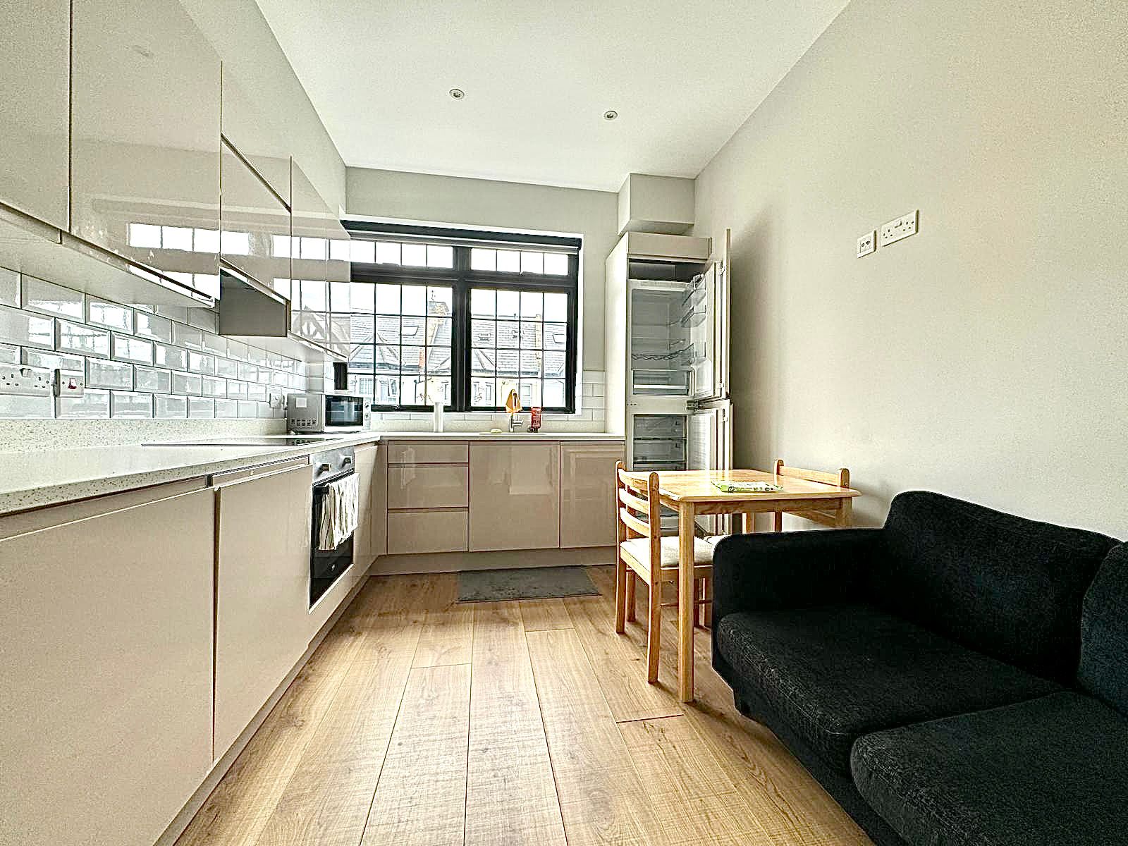 Oakland Road, Crickelwood, NW2