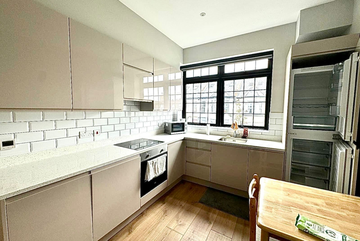 Oakland Road, Crickelwood, NW2