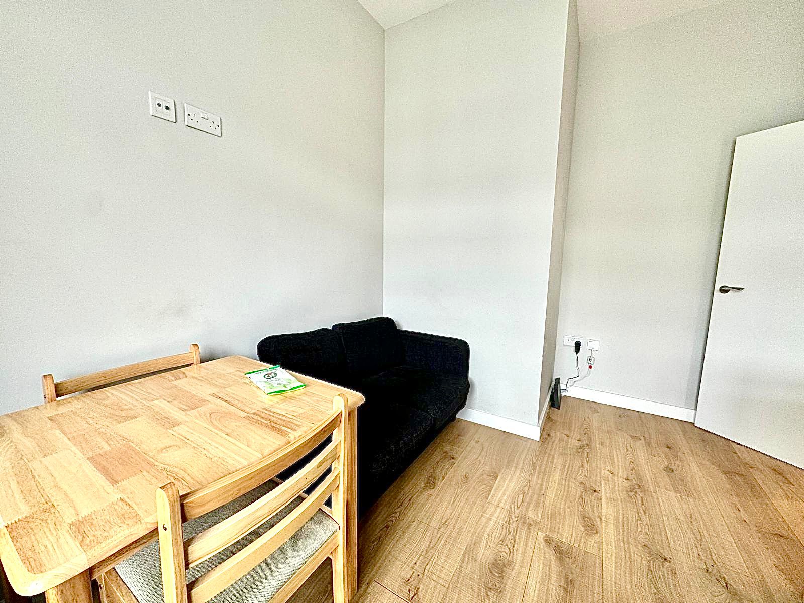 Oakland Road, Crickelwood, NW2