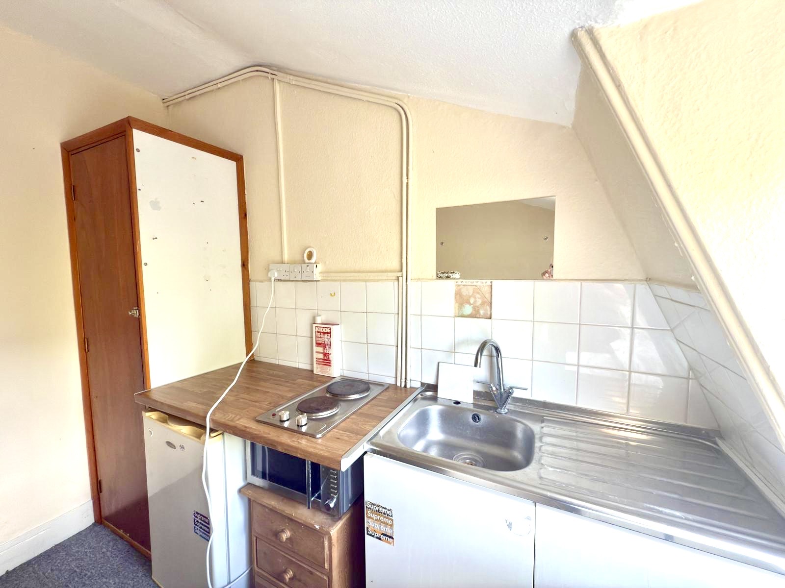 2058-x4 Sussex Gardens, Paddington, London, W2