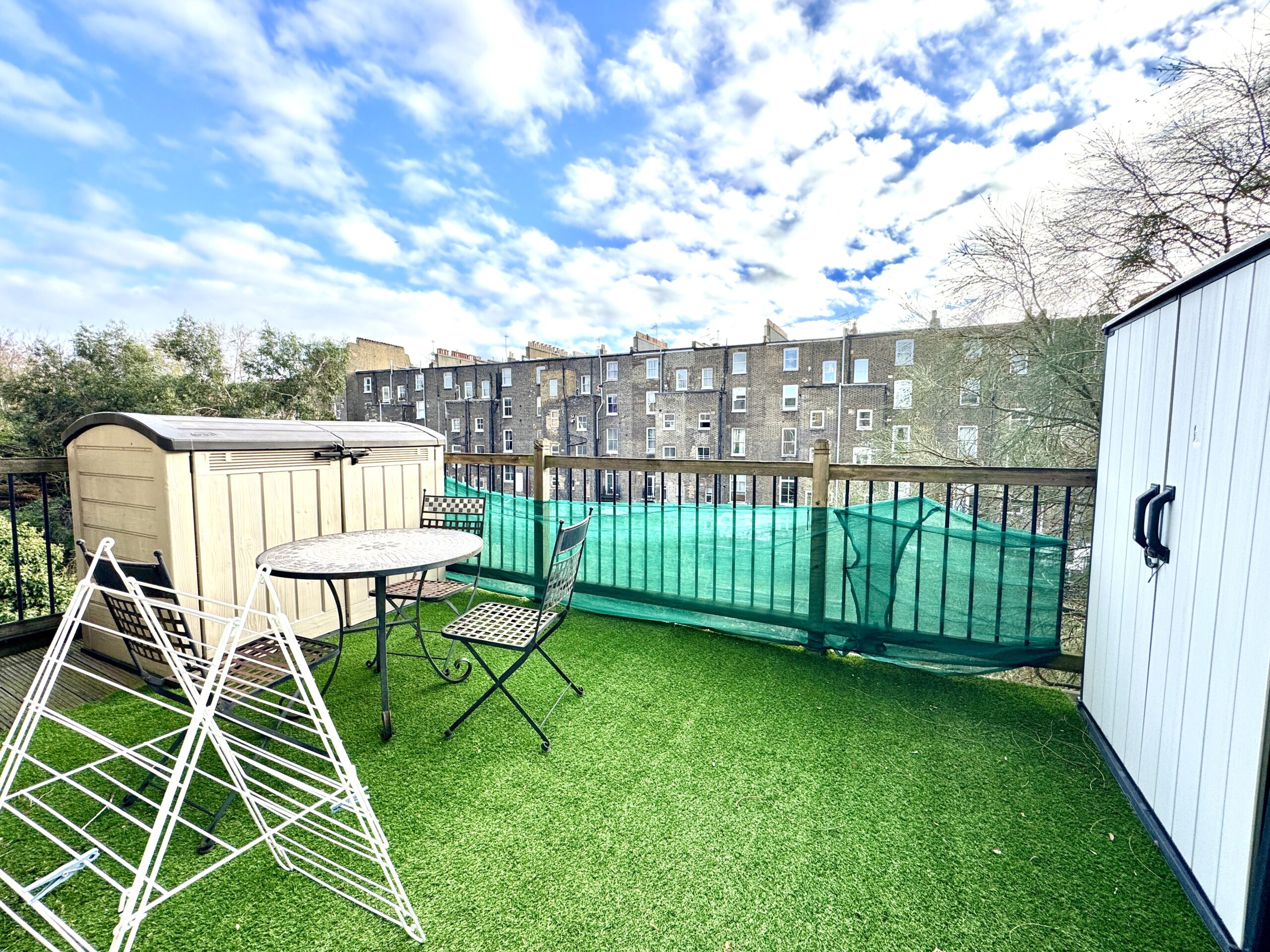 2215-x4 West Kensington, Talgarth Road, W14 9DB