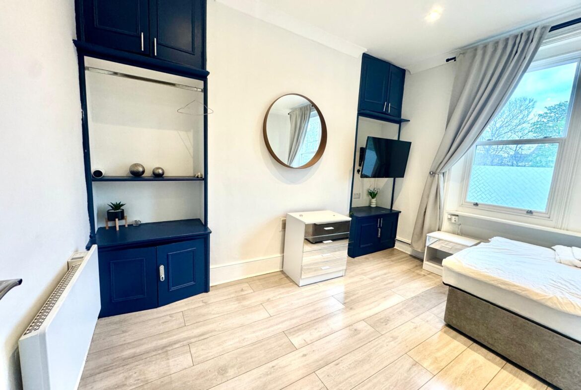 West Kensington, Talgarth Road, W14 9DB
