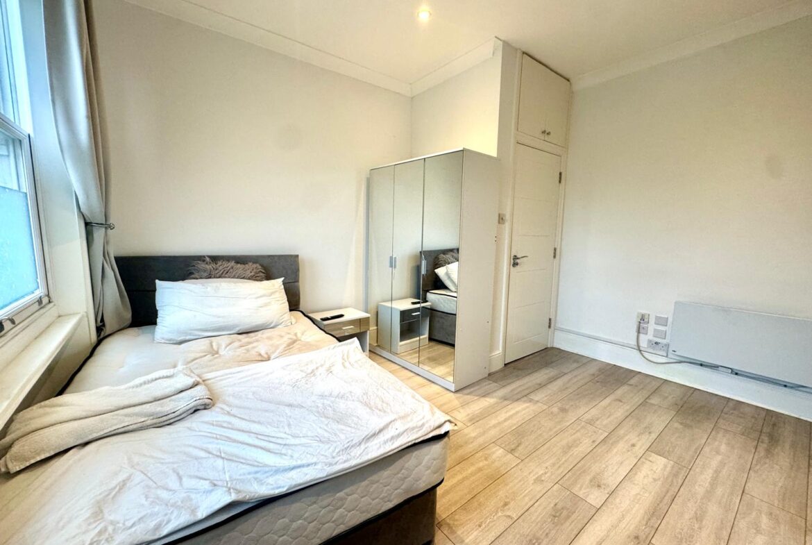 West Kensington, Talgarth Road, W14 9DB