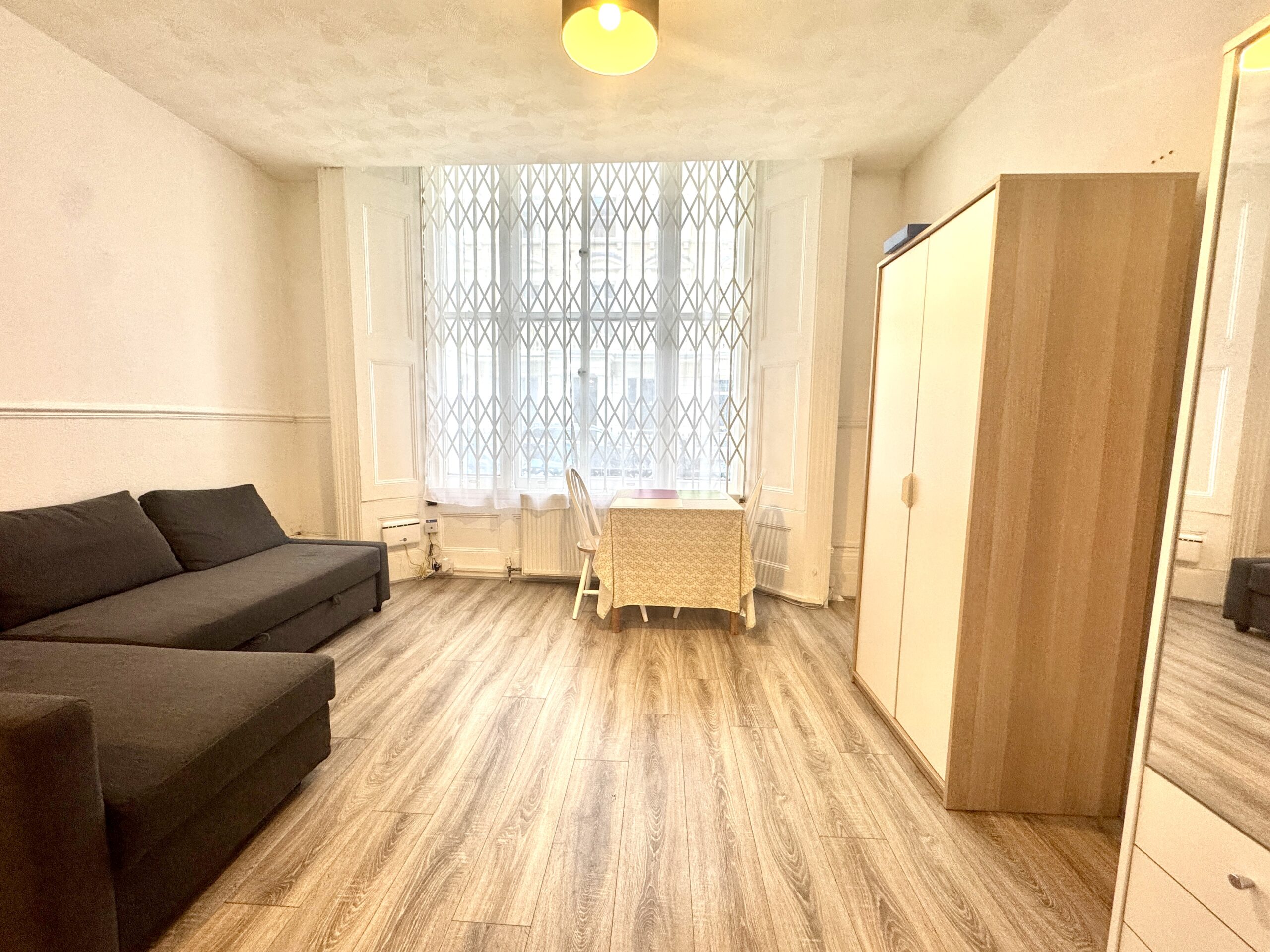 2254-x7 Clanricarde Gardens, Notting Hill Gate, London, W2