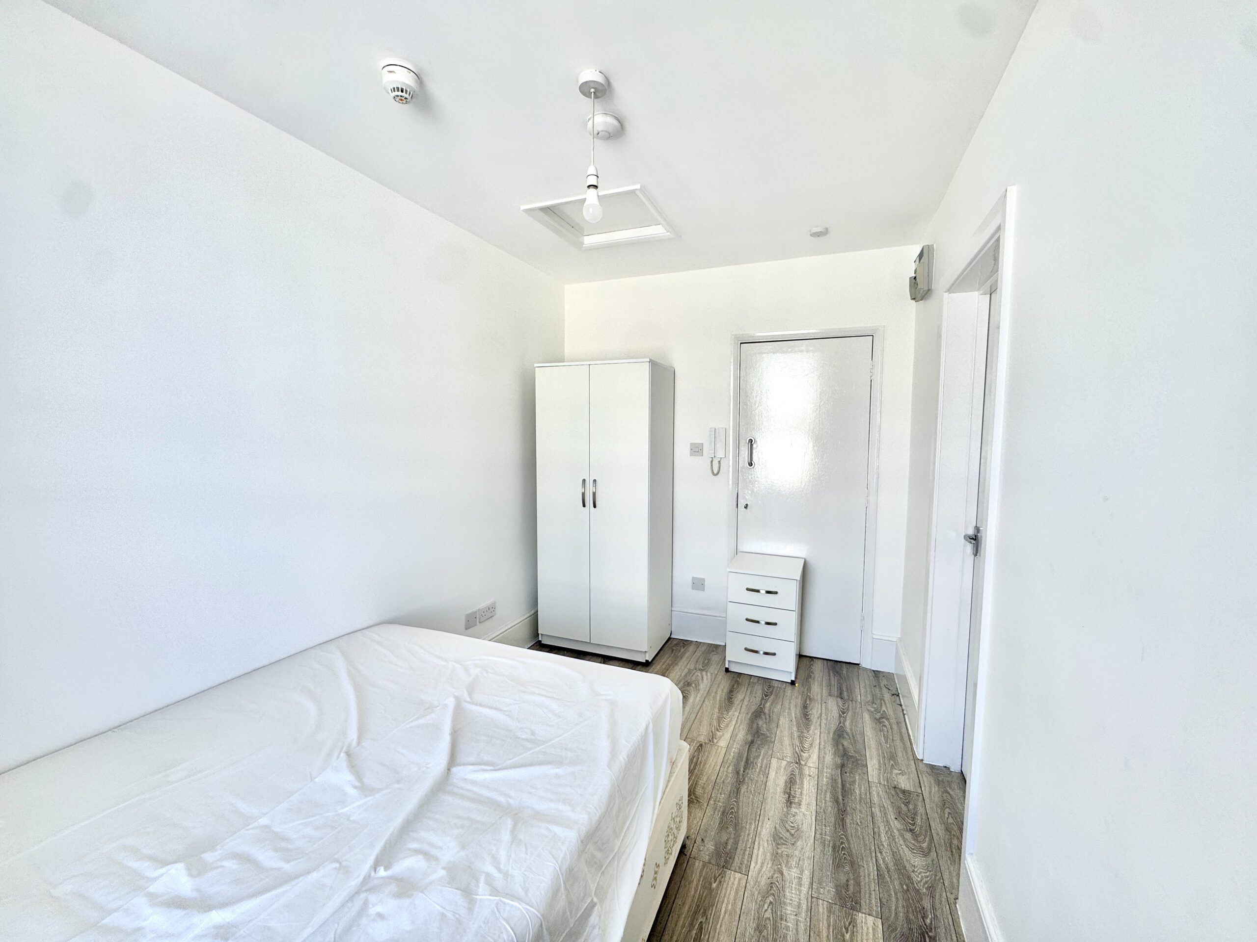 2264-X3 Clanricarde Gardens, Notting Hill Gate, London, W2