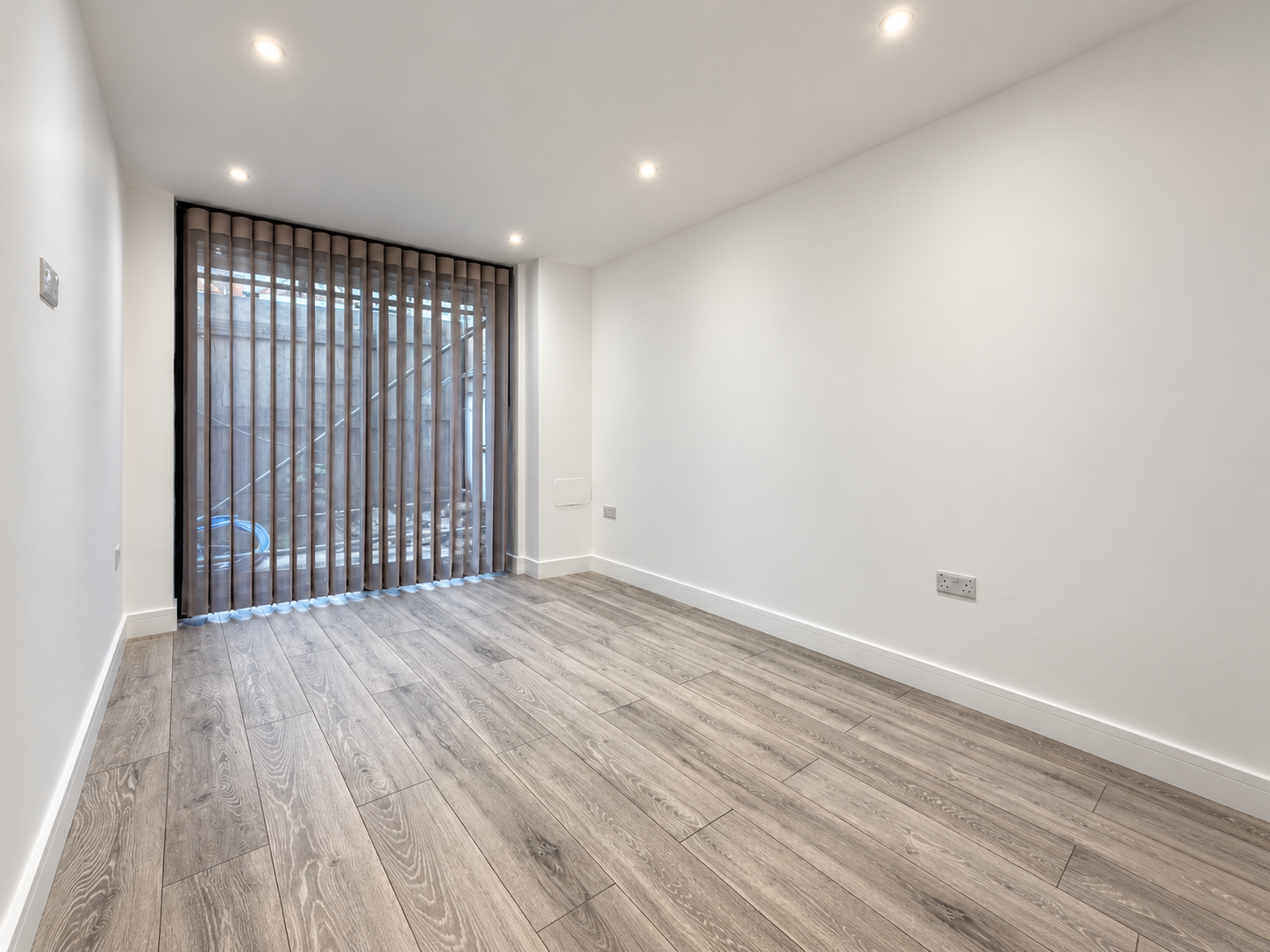 2281-x7 Manor Park Road, London, NW10 4JU