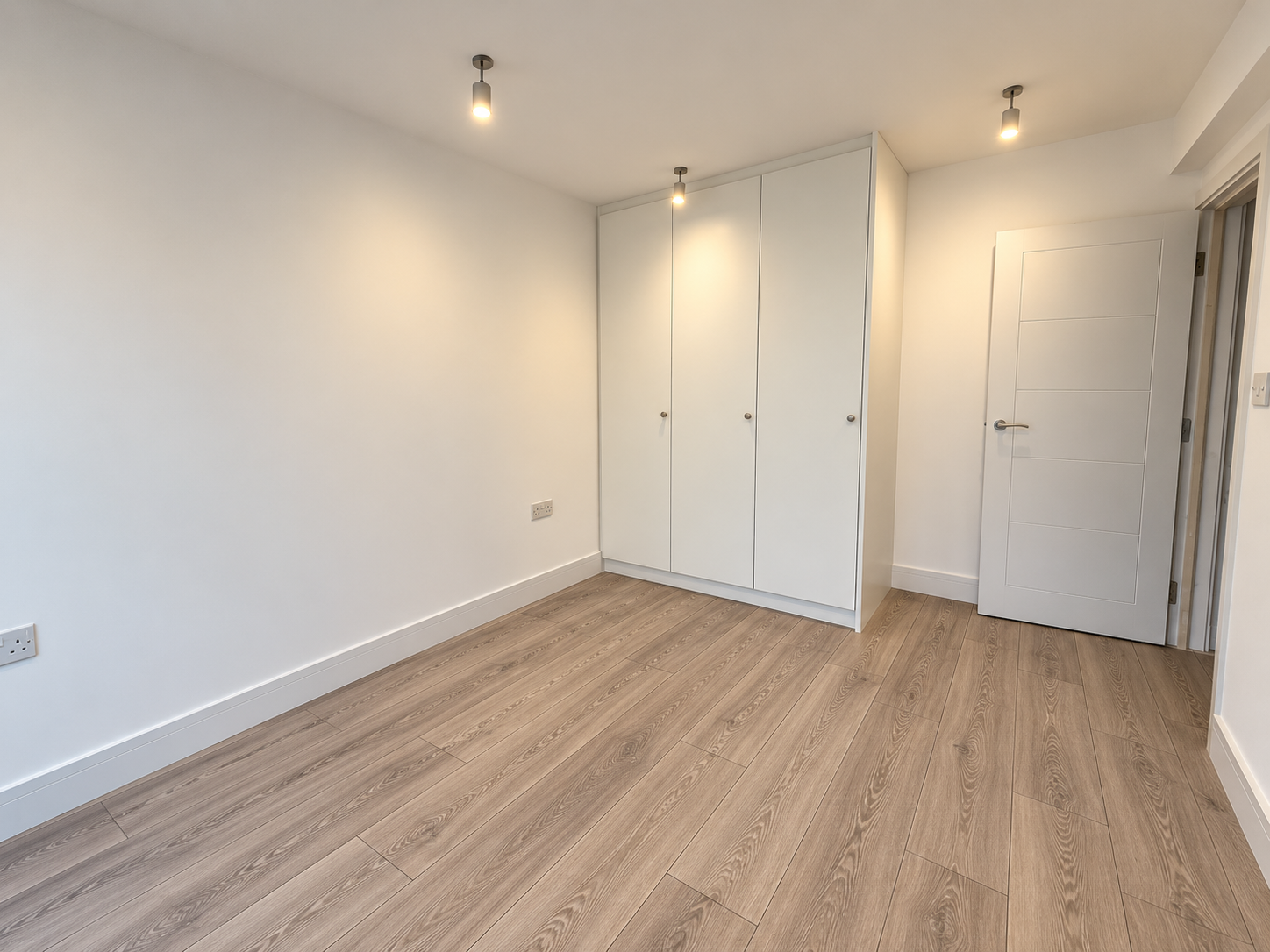 2283-x2 Manor Park Road, London, NW10 4JU