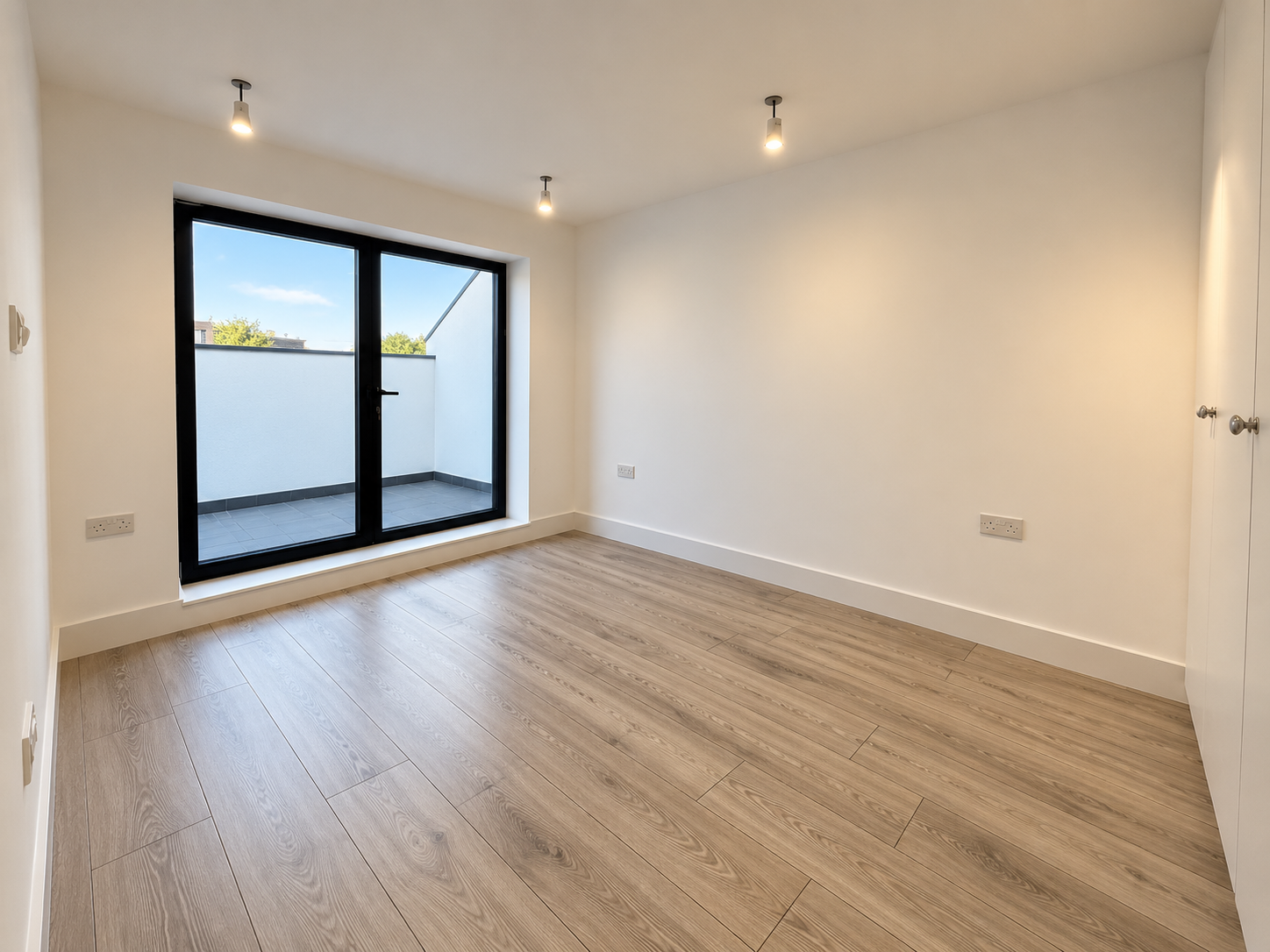 2283-x7 Manor Park Road, London, NW10 4JU