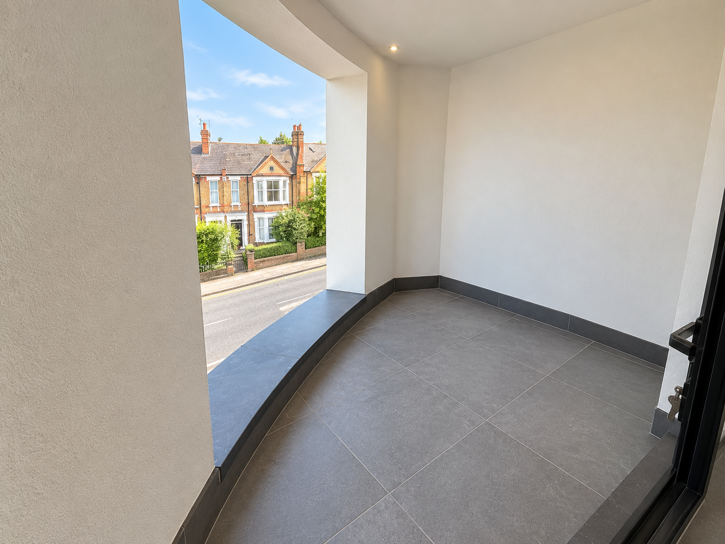 2284-x2 Manor Park Road, London, NW10 4JU