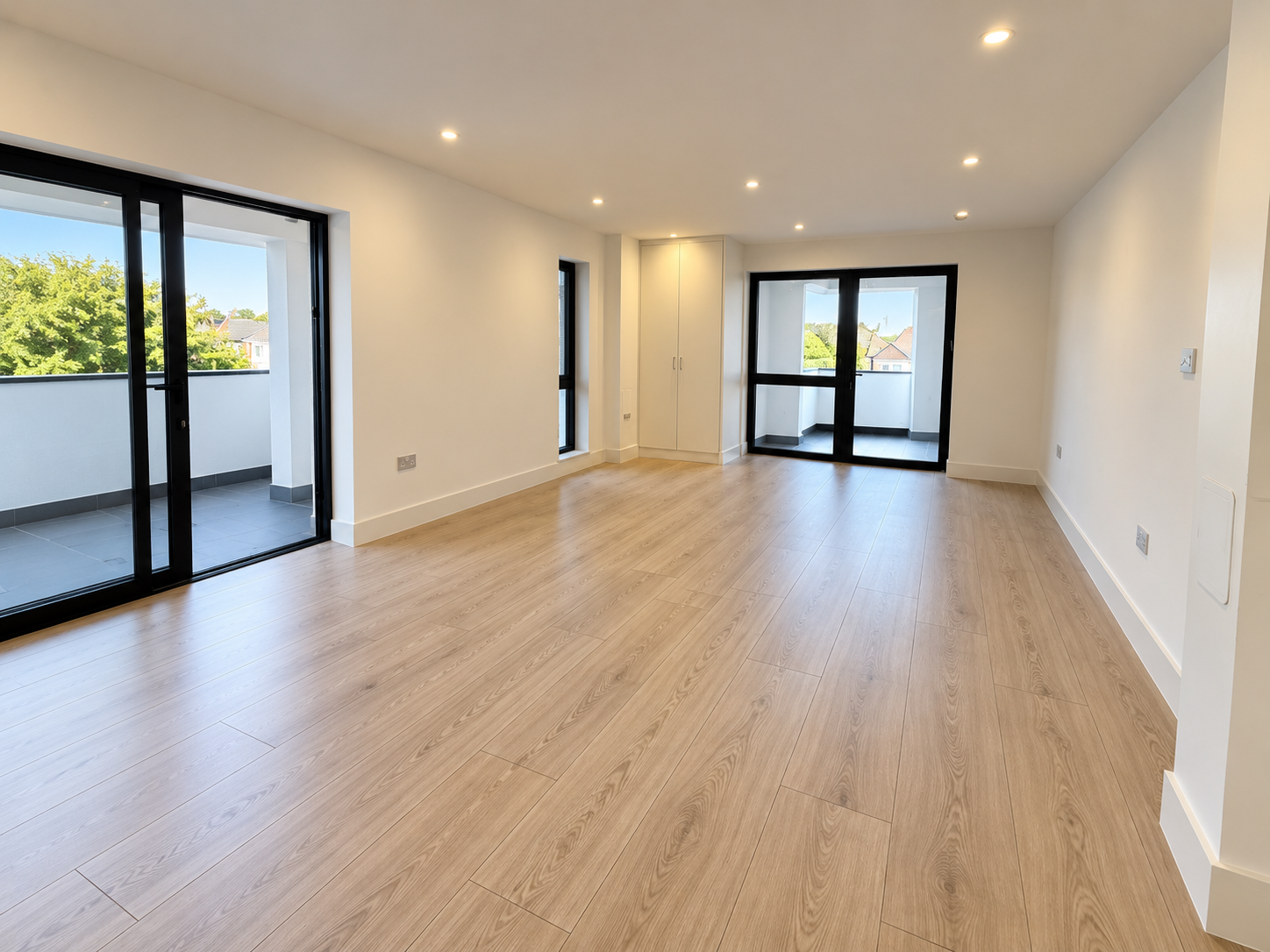 2284-x4 Manor Park Road, London, NW10 4JU
