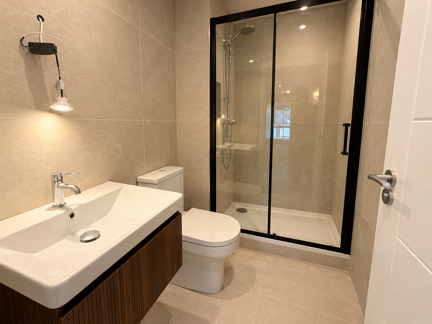 2284-x6 Manor Park Road, London, NW10 4JU
