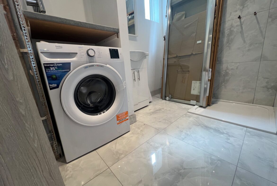 Selborne Gardens, Hendon, NW4 4SH