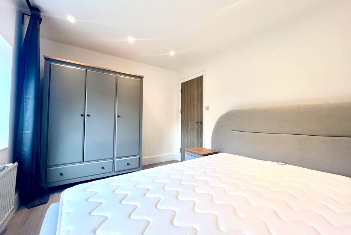 Selborne Gardens, Hendon, NW4 4SH