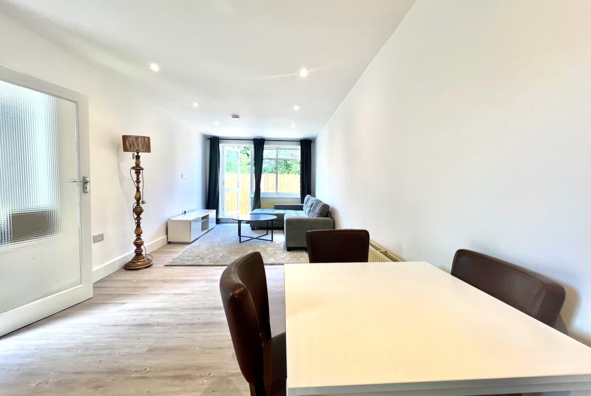 Selborne Gardens, Hendon, NW4 4SH