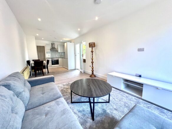 Selborne Gardens, Hendon, NW4 4SH