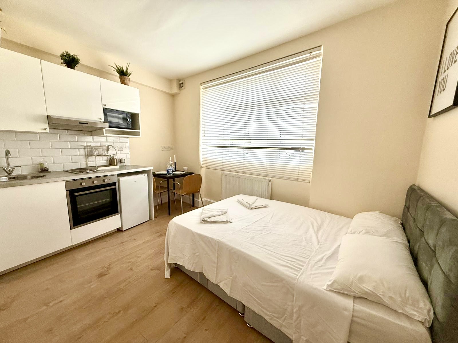 6ceff100-1ac2-4aff-88d4-1214c959406a