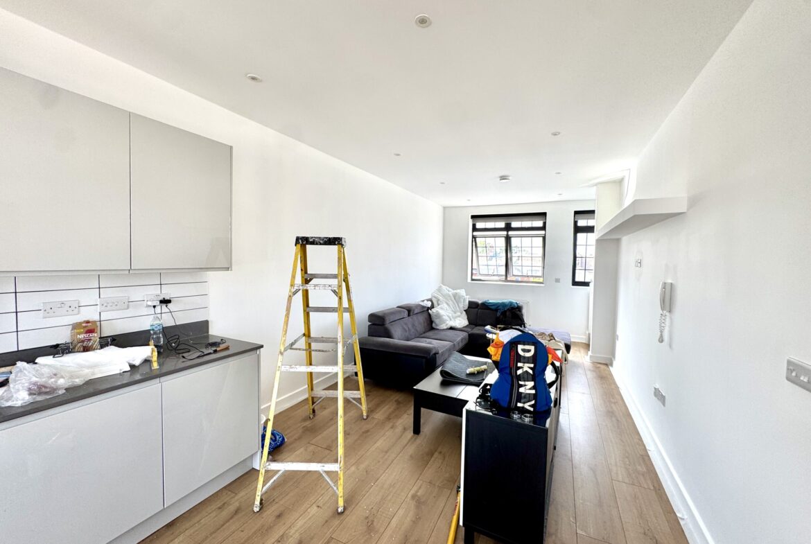 Oakland Road, Crickelwood, NW2