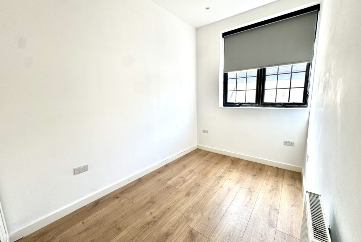 Oakland Road, Crickelwood, NW2