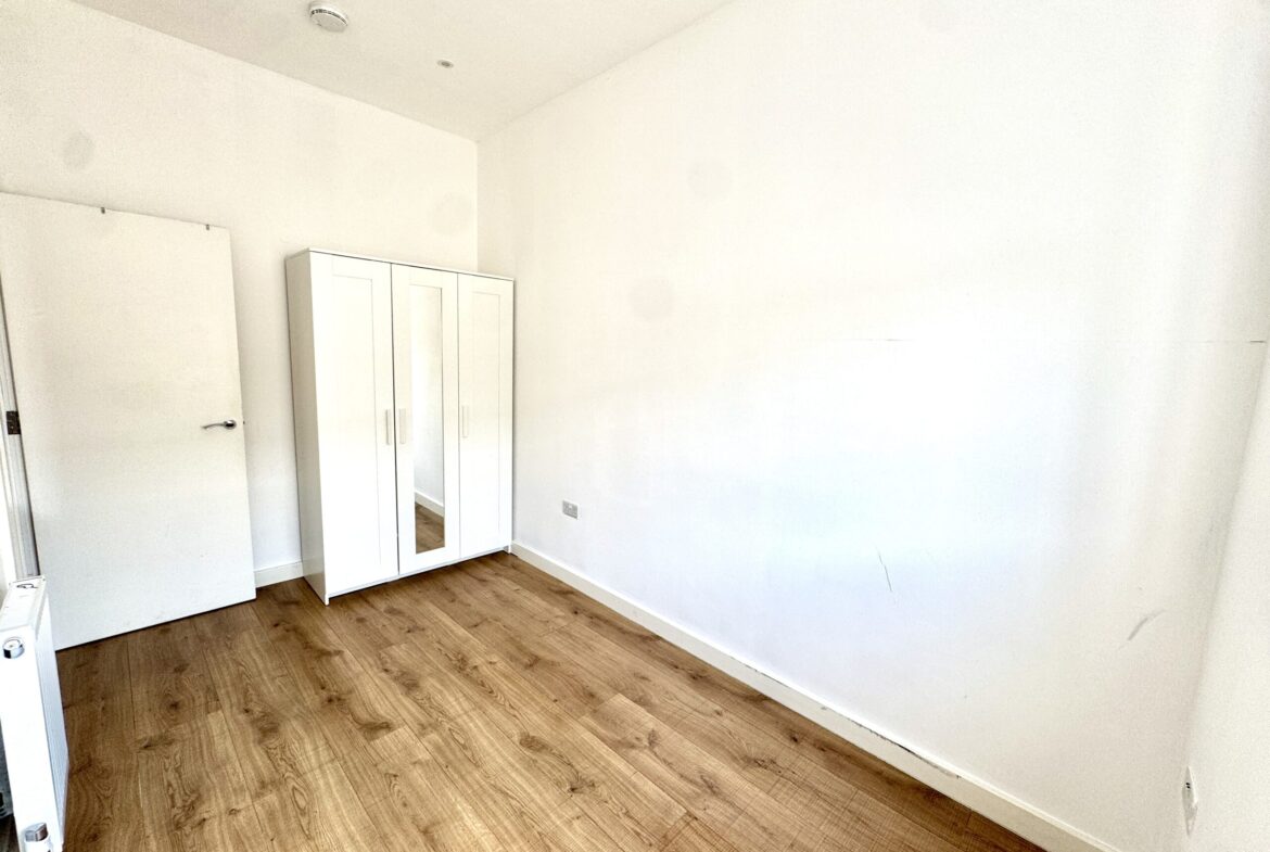 Oakland Road, Crickelwood, NW2