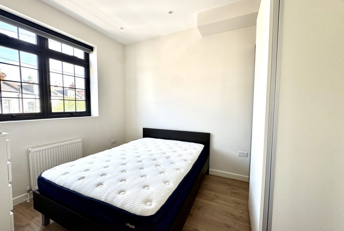Oakland Road, Crickelwood, NW2