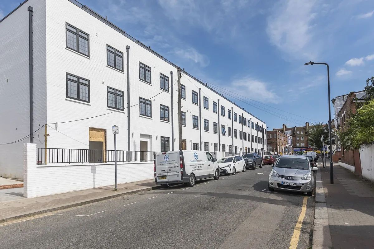 Oakland Road, Crickelwood, NW2