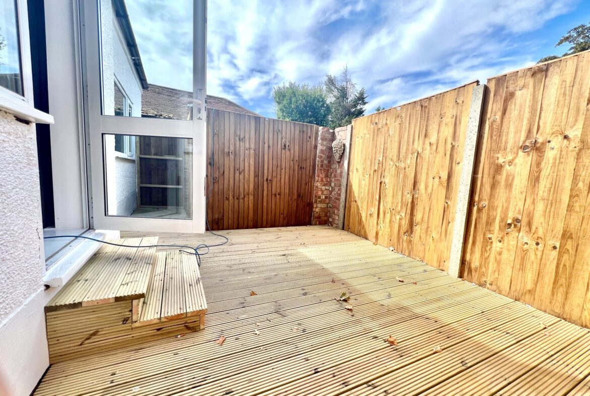Selborne Gardens, Hendon, NW4 4SH