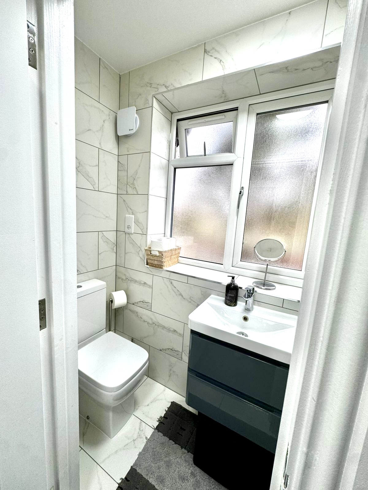 e563abf2-9f5e-4134-b694-3564f4afc8b5