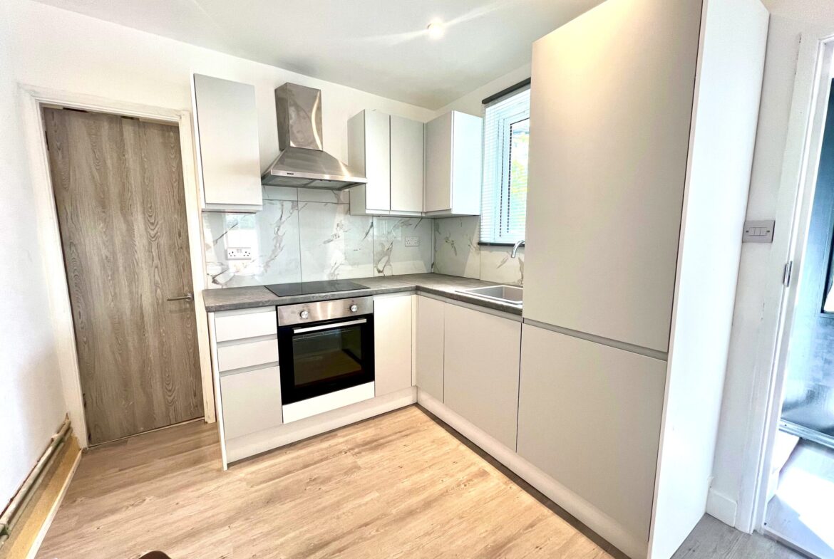 Selborne Gardens, Hendon, NW4 4SH