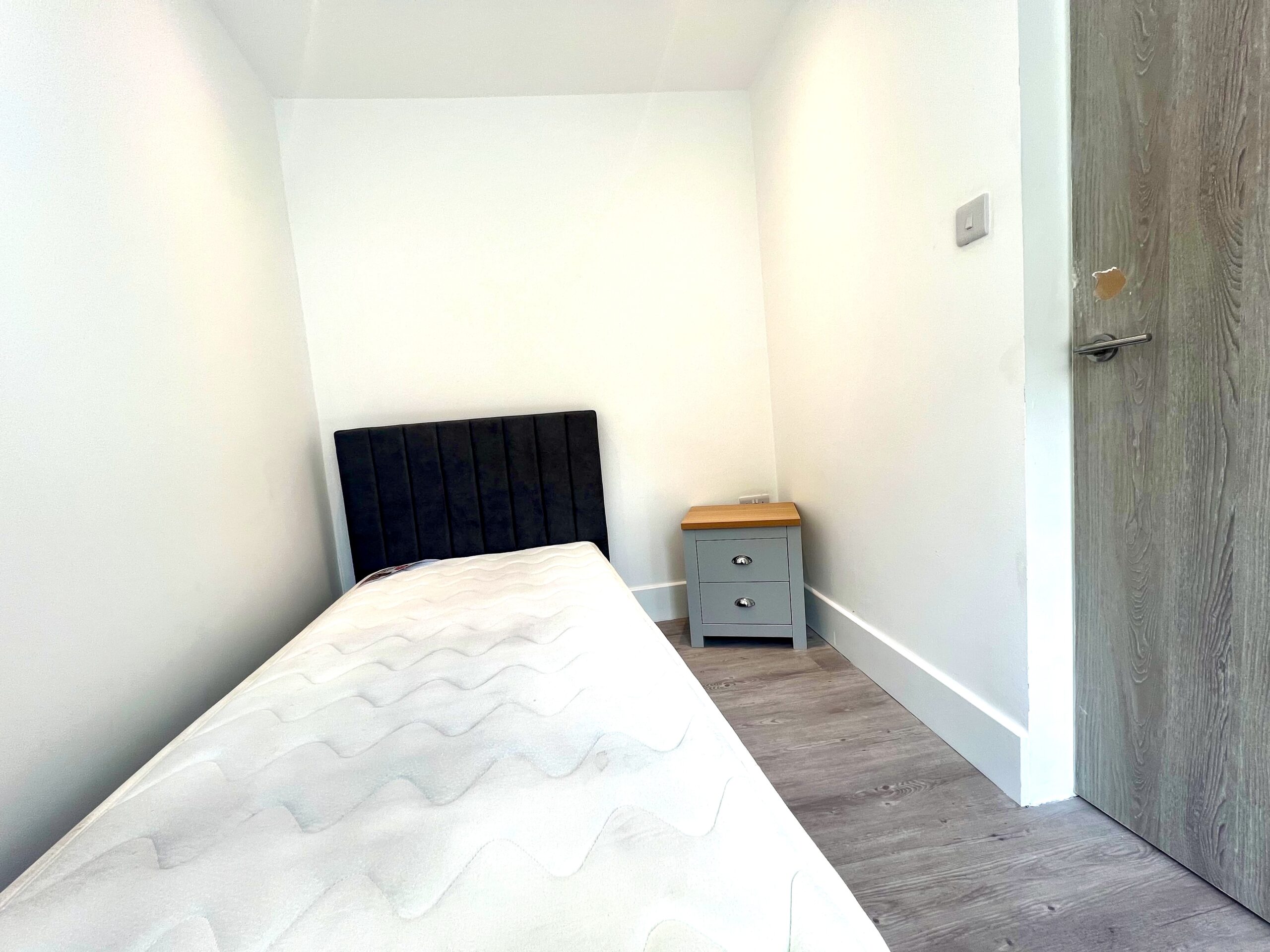Selborne Gardens, Hendon, NW4 4SH